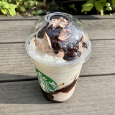 【東急プラザ表参道原宿店限定】クランチーアーモンドチョコレートフラペチーノのドリンクレビュー