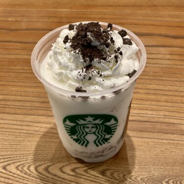 スヌーピーバニラクリームフラペチーノ® with クラッシュクッキー【新作レビュー】